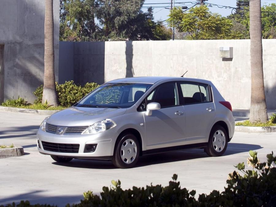 Nissan Versa Hatchback '2007